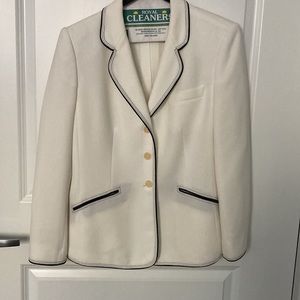 Anne Klein off white suit jacket. Black trim. 8P.